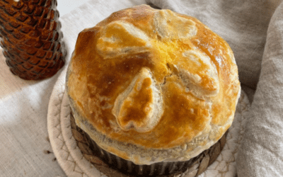Pilzsuppe mit Blätterteighaube